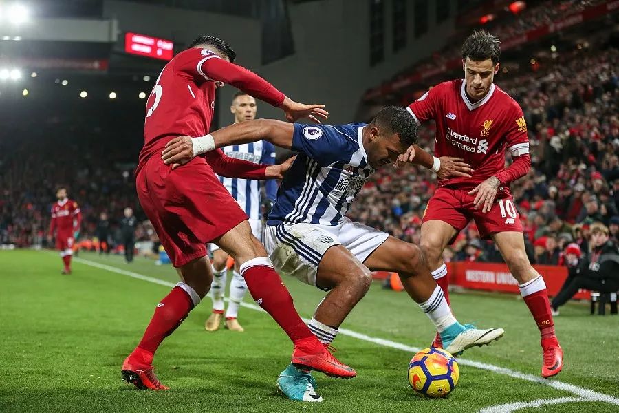 奥斯卡：场地条件限制 很难踢出我们的足球