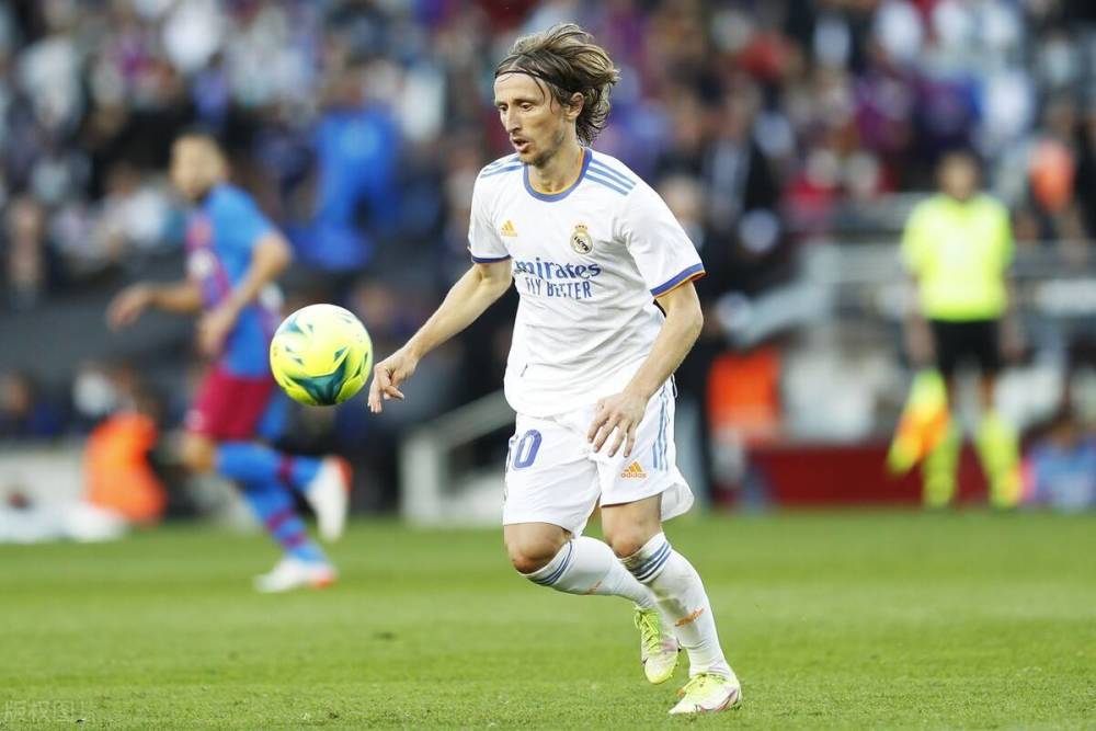 鲍威尔：高诗岩做出了非常好的表率作用 他能够把全队融在一起