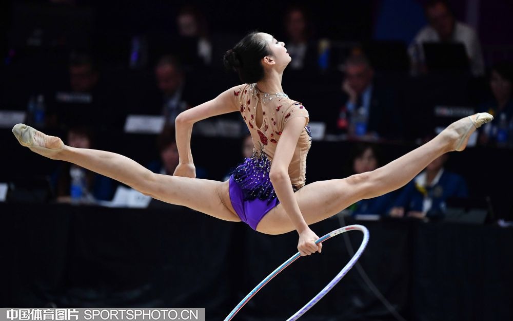 [NBA]詹姆斯突破妙传 海斯空接暴扣得手