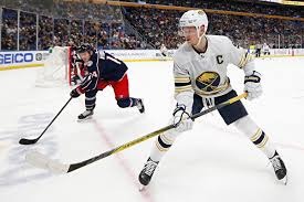 全北助教对主裁做出种族歧视动作遭到重罚。提前夺得...